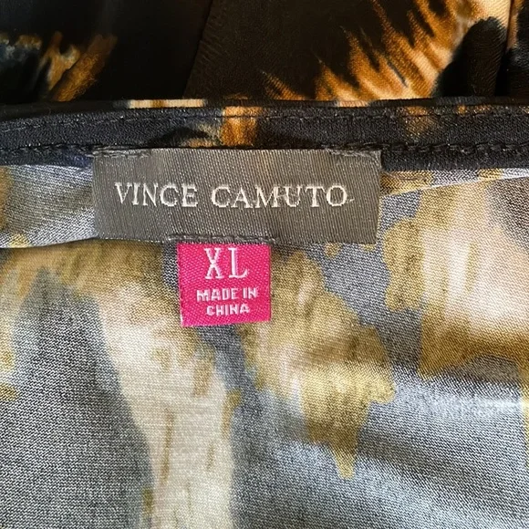 Vince Camuto 3/4 sleeve top polyester / spandex blend. - Picture 6 of 6